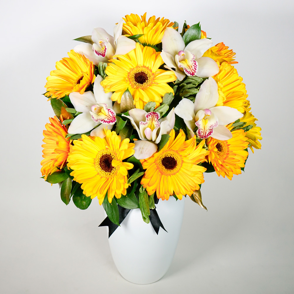 hermoso florero de margaritas amarillas