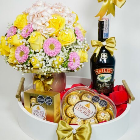 caja sorpresa con rosas y margaritas, chocolates ferrero, baileys