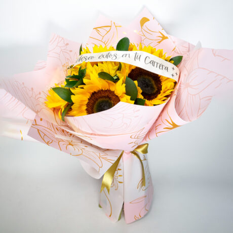 hermoso bouquet de girasoles ramo de girasoles envuelto en elegante papel rosa y dorado