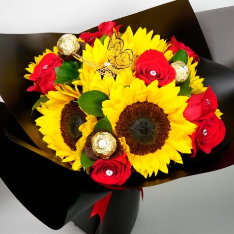 bouquet de girasoles y rosas, elegante, envoltura negra