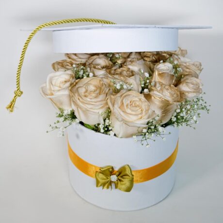 caja de flores tambor con rosas doradas