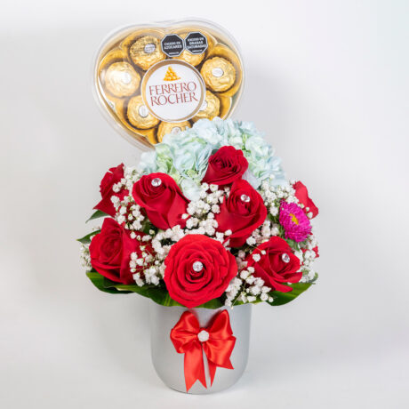 ARREGLO CON ROSAS GITSO HORTENCIA Y CHOCOLATES